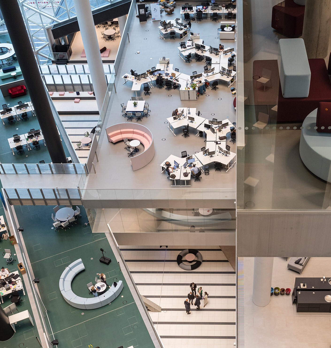 Communications machine