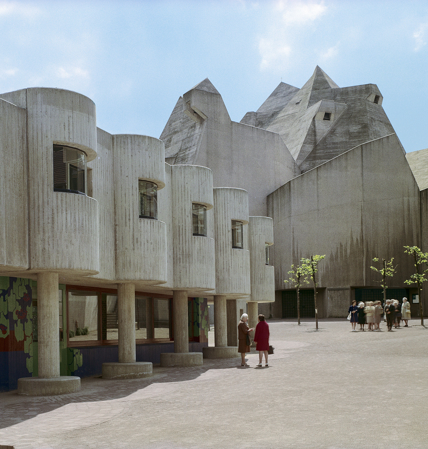 Pop and urban space beneath heavy concrete