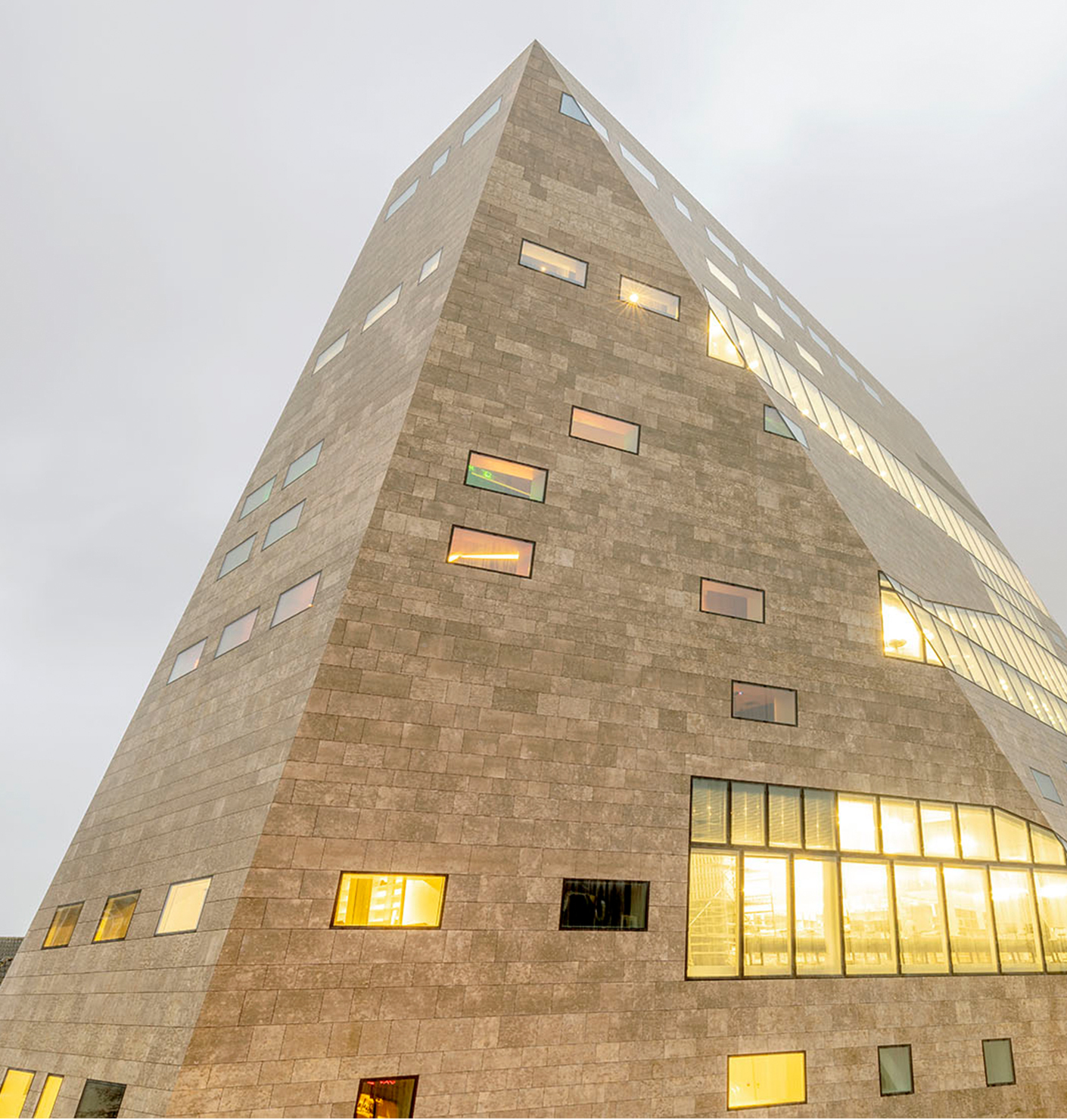 A giant that create space