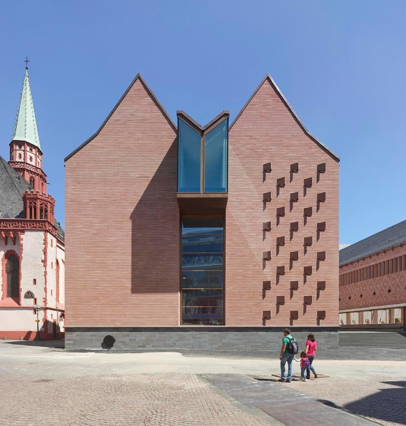 The city gains big-time with this building