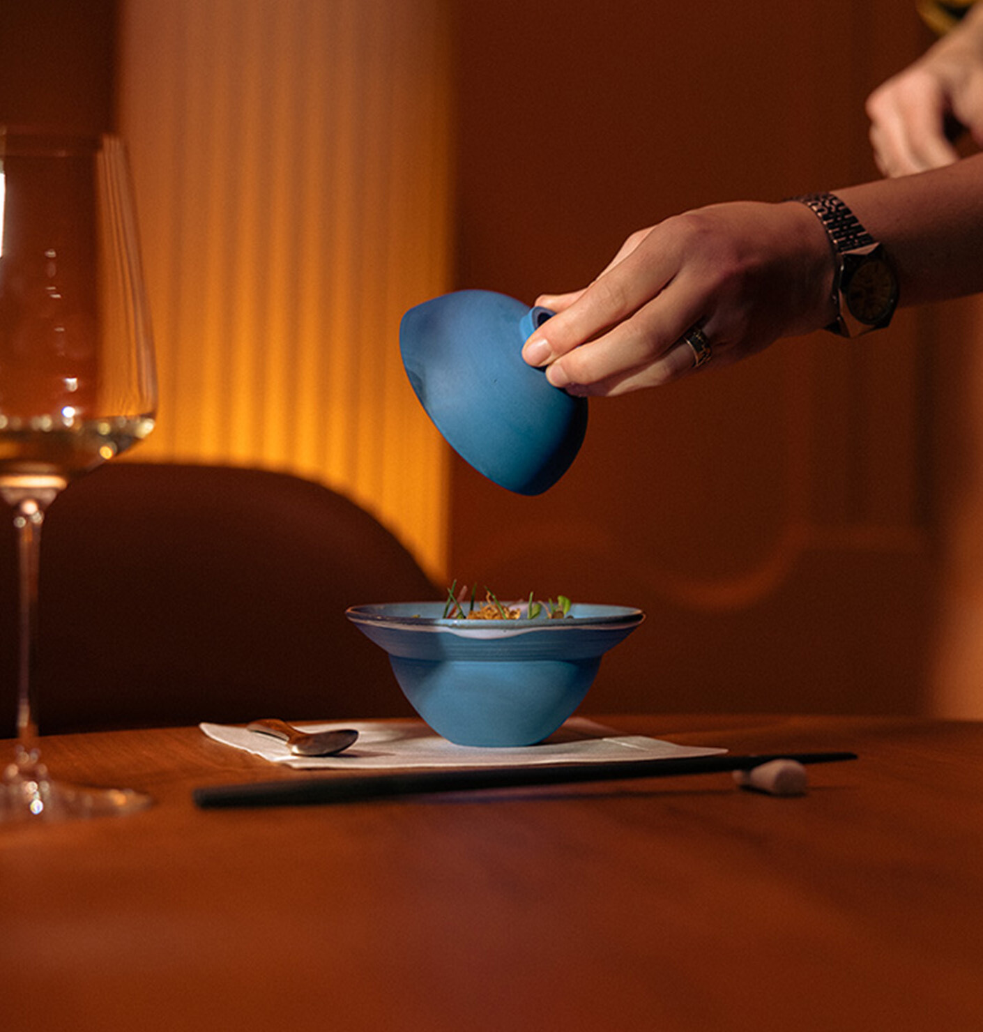 The table as a stage