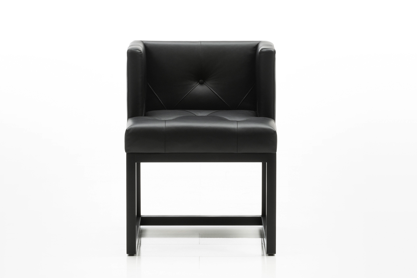 Belami chair button-tufted