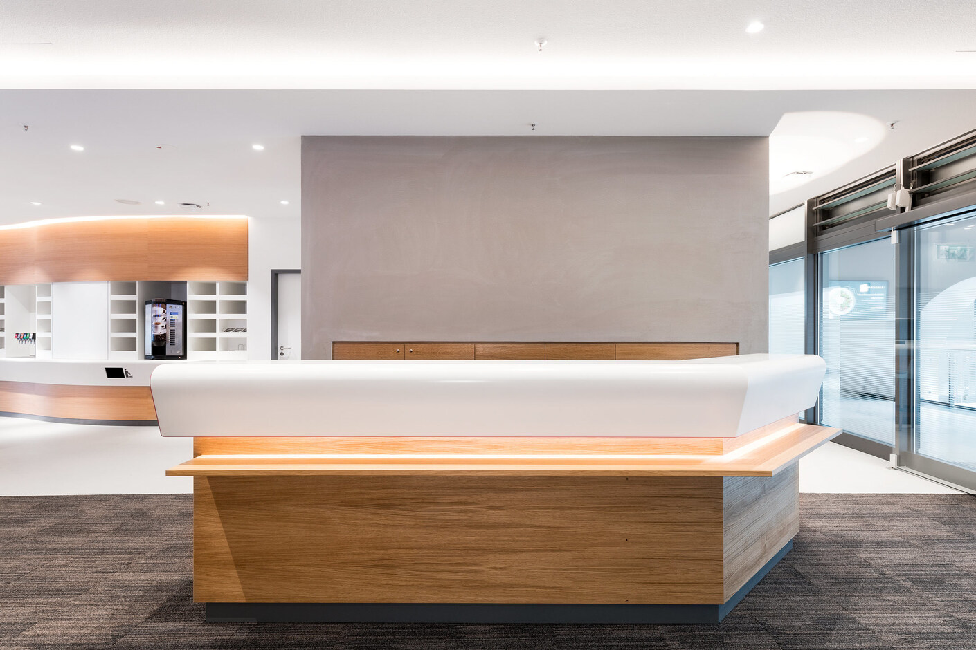 Deutsche Bahn Lounge 6101. Frost White, 6401 Red Fire