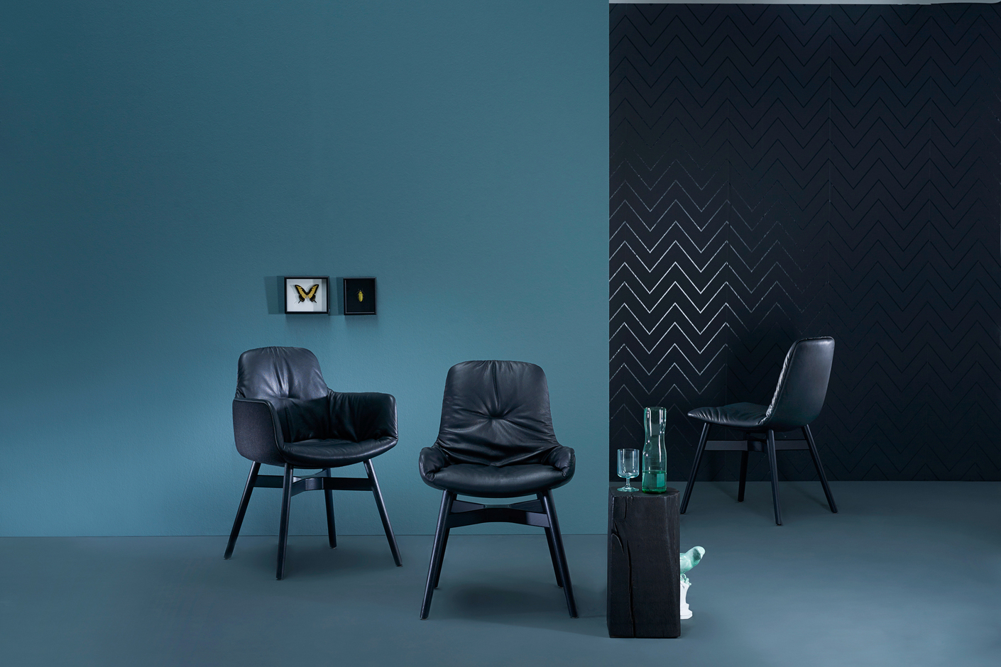 Leya chair with wooden frame cross