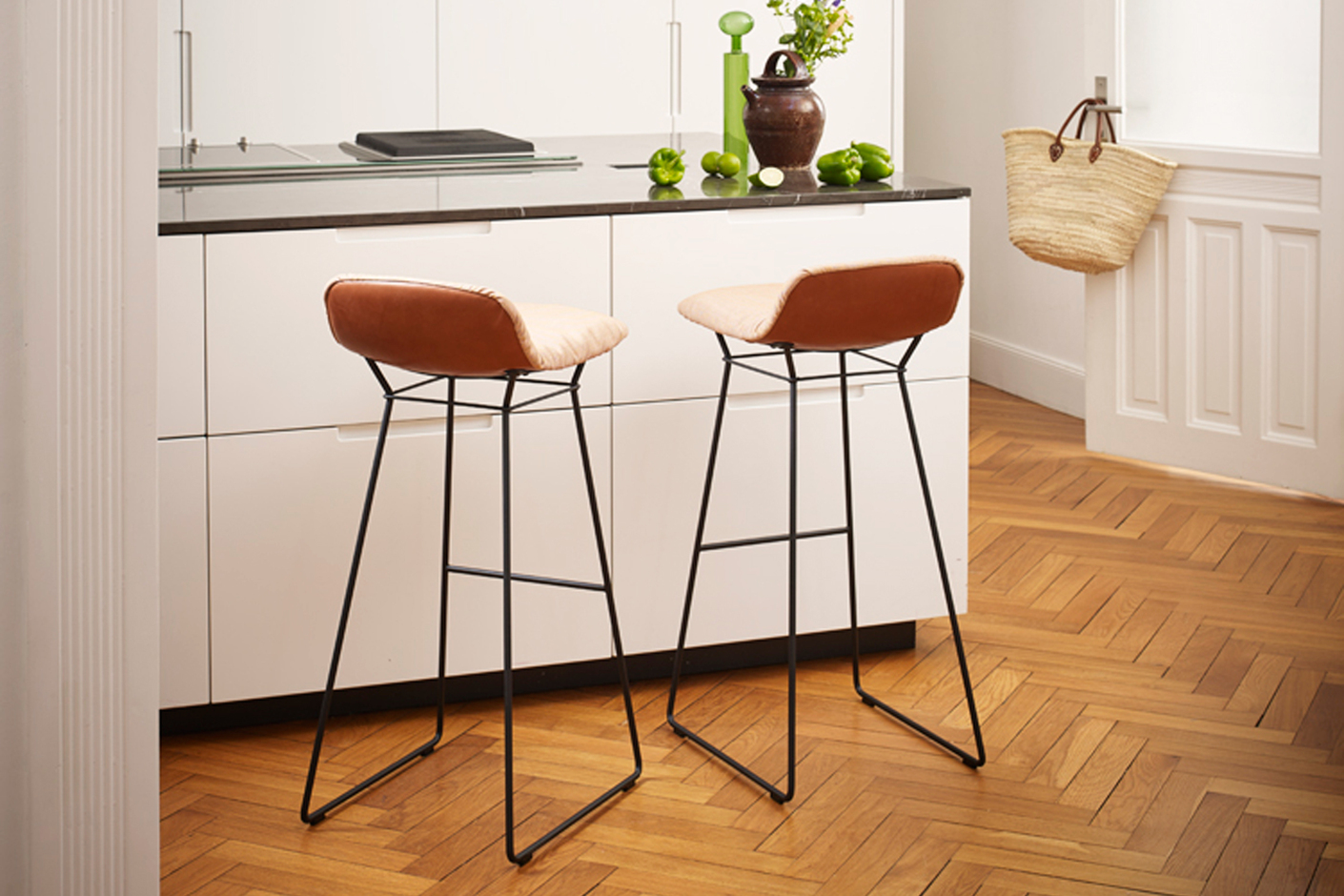 Leya counter stool low
