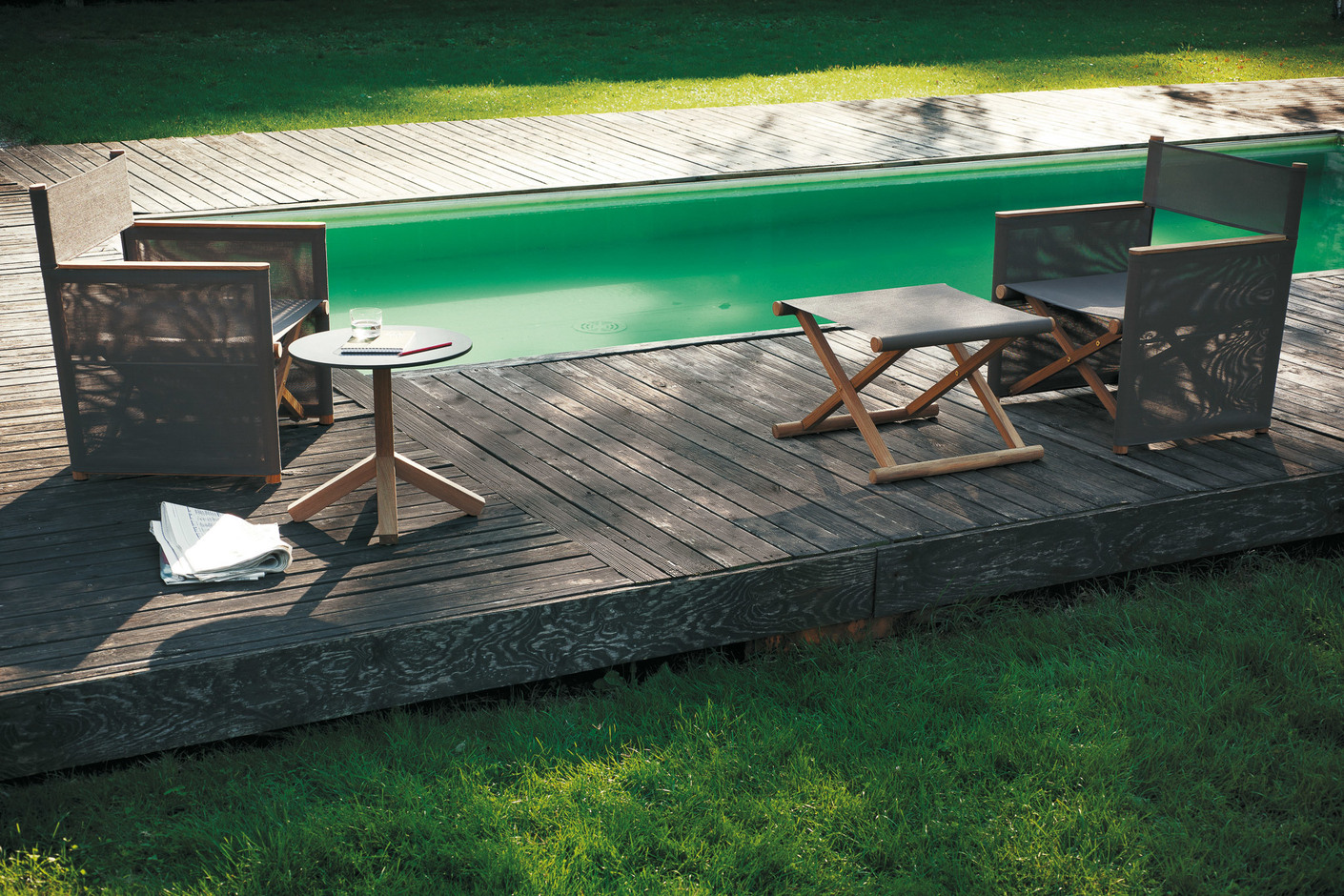 Lounge chairs & stools