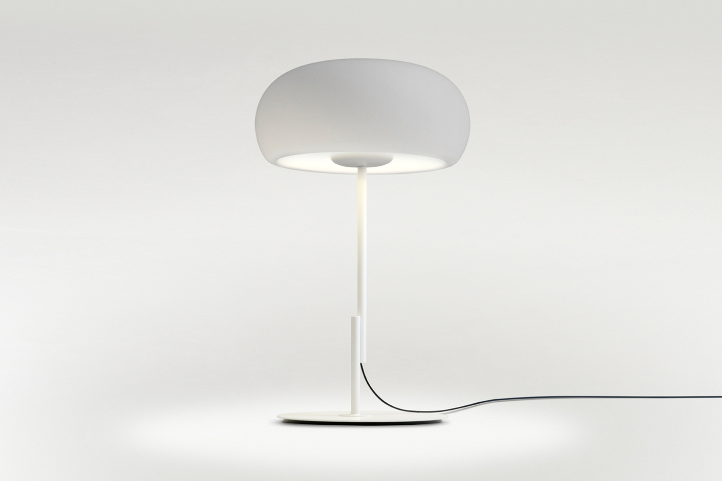 Vetra table lamp
