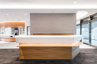 Deutsche Bahn Lounge 6101. Frost White, 6401 Red Fire  von  KRION