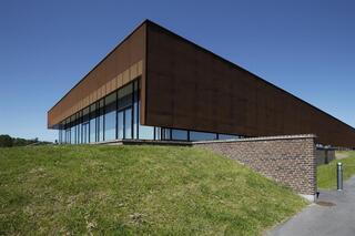 Sun screens of expanded metal in Corten, Sports hall in Ringsted Campus  by  RMIG City Emotion