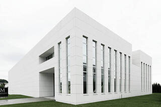 concrete skin, GMP Holding, Gmunden  by  Rieder