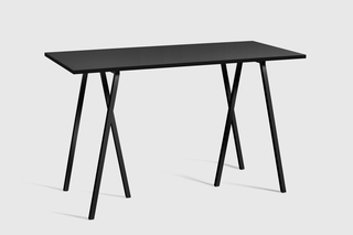 Loop Stand High Table  von  HAY