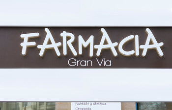 Pharmacy Gran Via 4102. Extreme Light, 1100 Snow White, 1508 Dark Brown