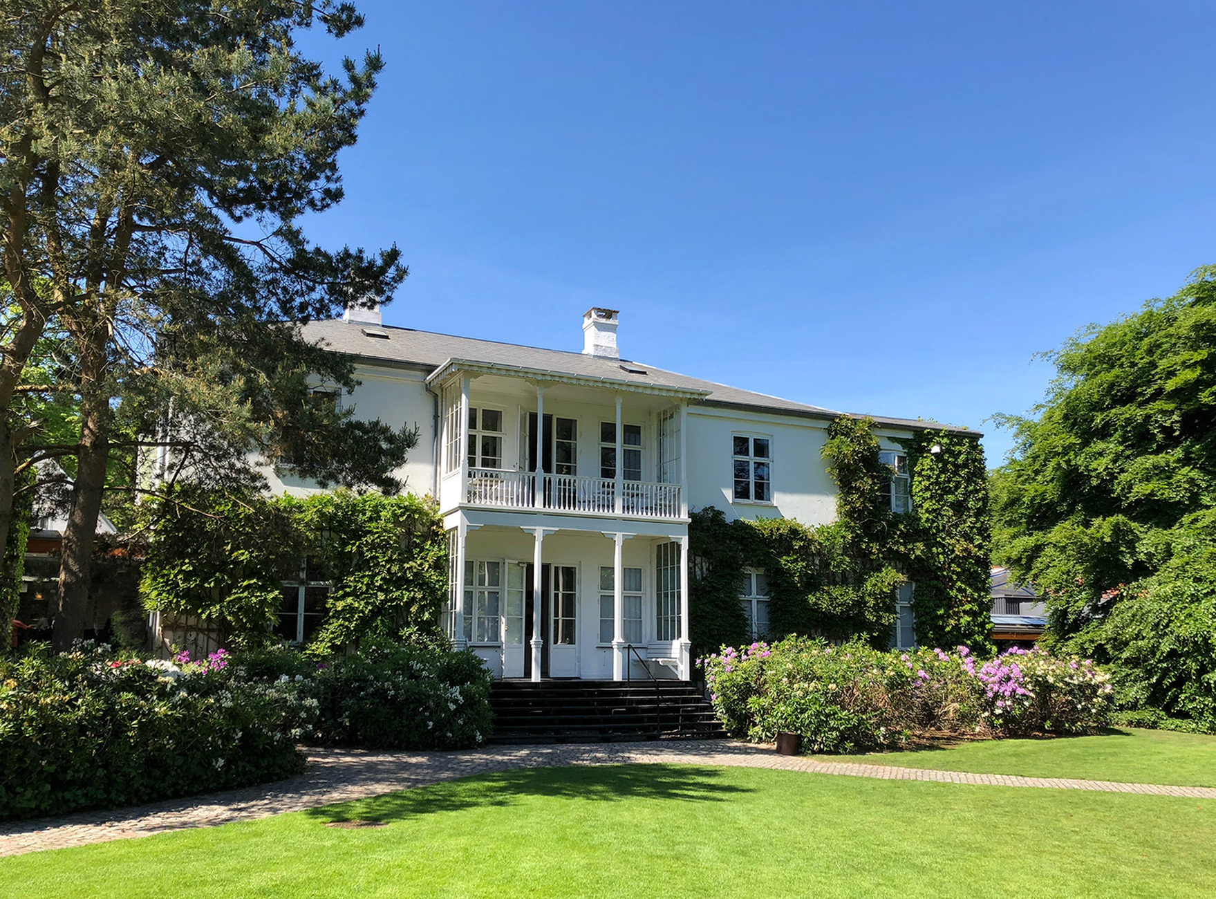 The main building of the museum is a patrician villa from 1855.