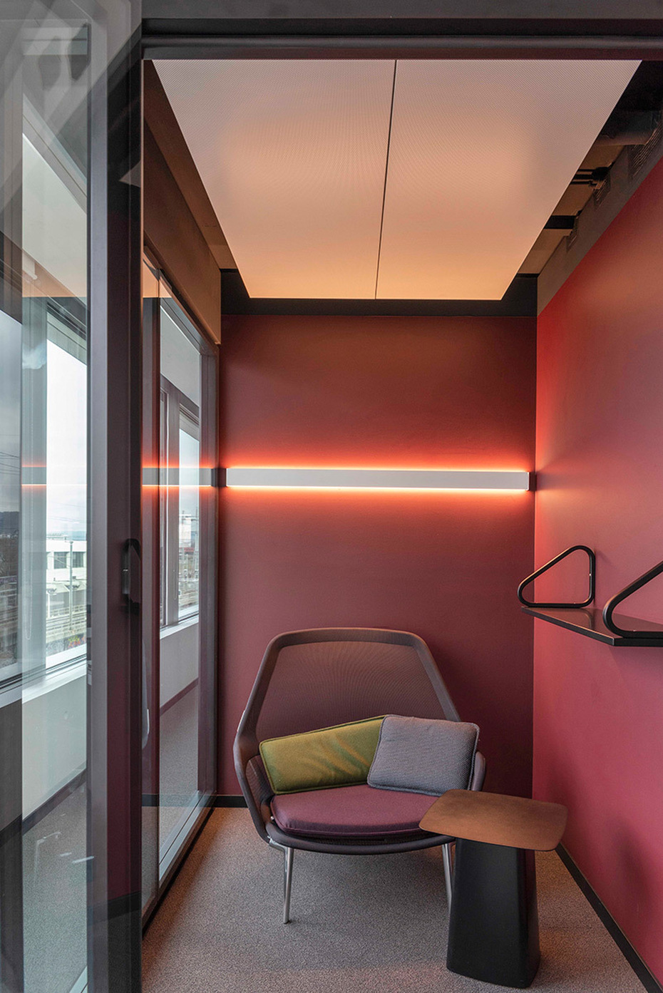 Image gallery Sunrise headquarter furnished with Lista Office LO