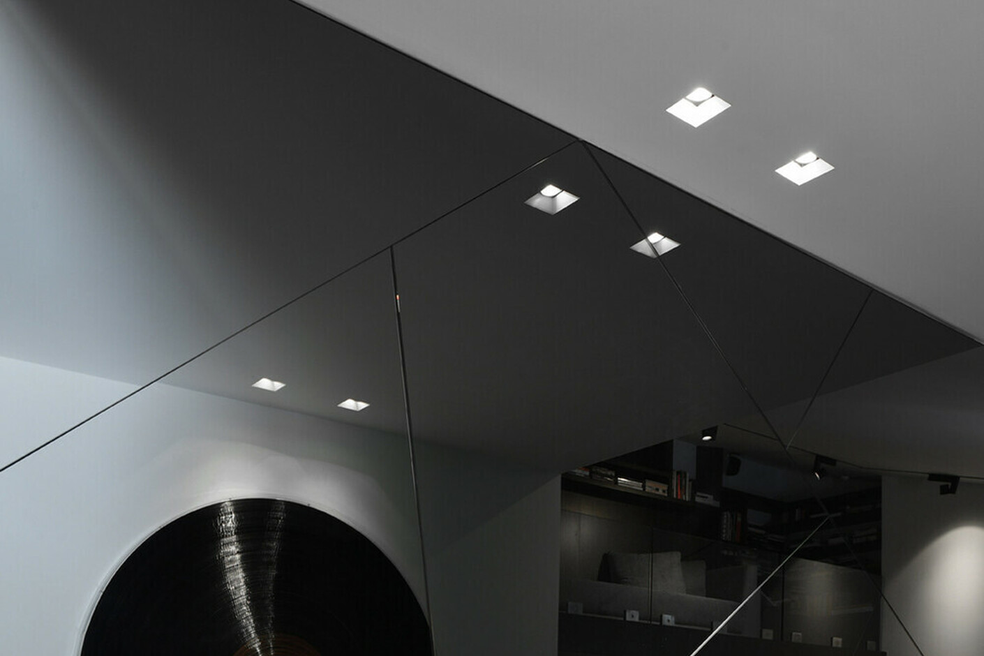 Down in-line 120 downlight