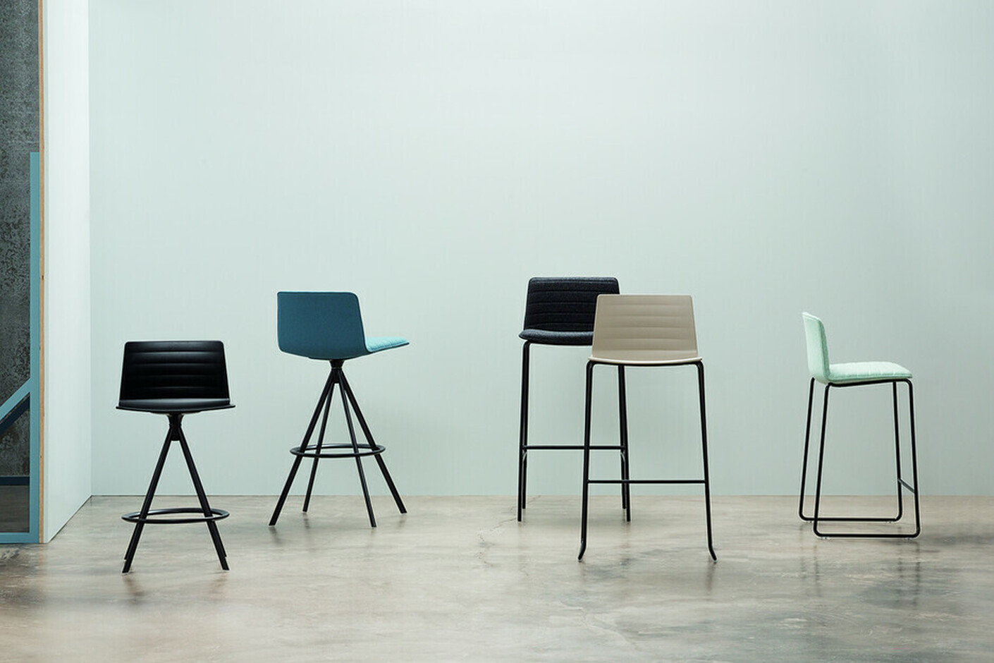 Flex stool with swivel base