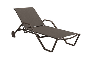 180 stapelbare Sonnenliege mit Armlehne  von  Gloster Furniture